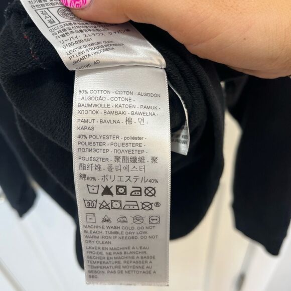 Levi’s Black Sweatshirt  - Picture 7 of 9